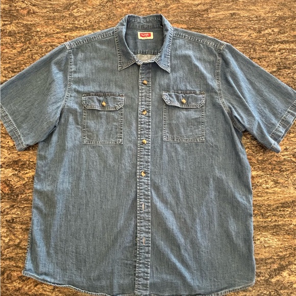 Wrangler Other - Wrangler Denim Button Down Short Sleeve Shirt, Size XL